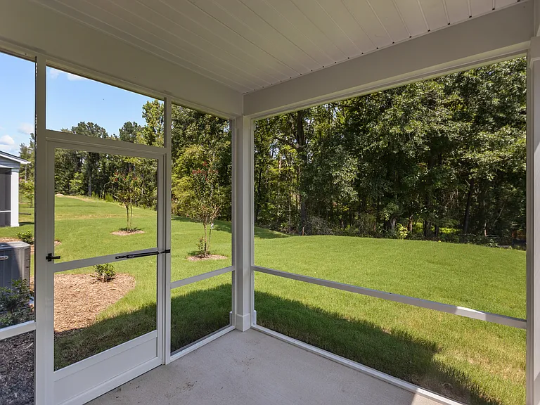 5860 Woodlawn Dr — Photo 37