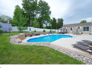 522 W Blenheim Ave, Blackwood, NJ 08012