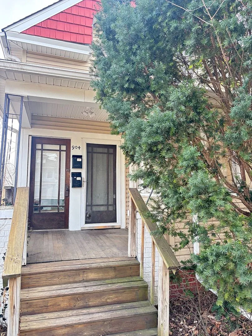904 S Race St photo 1