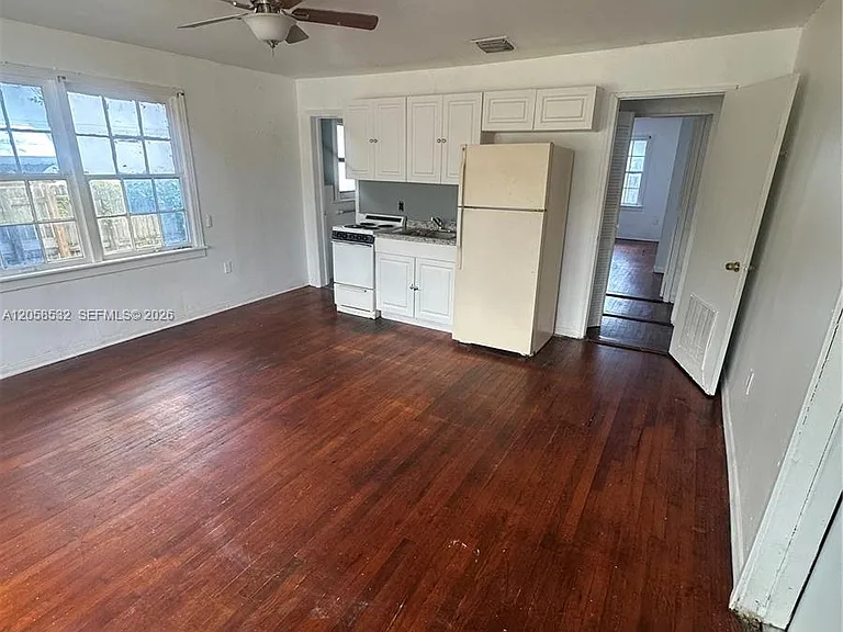 1928 McKinley St #5 — Photo 2