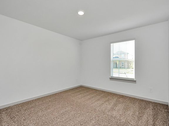 3rd image of 1114 Hughes Crossing Dr