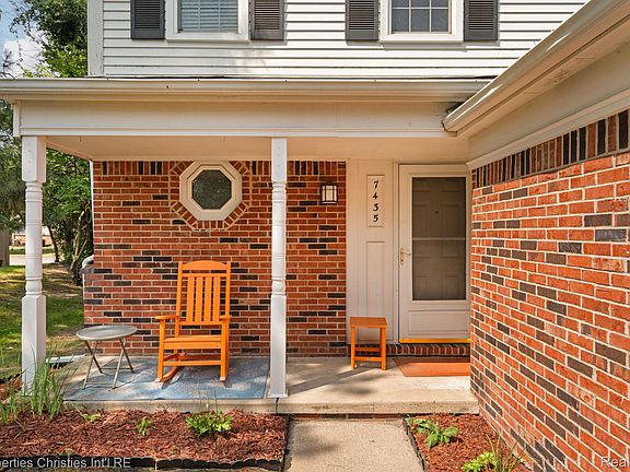 2nd image of 7435 N Kingston Ct