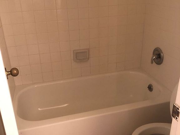 5th image of 704 W 21st St APT 203