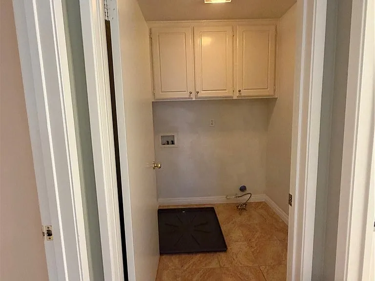 554 Robins Pl — Photo 18