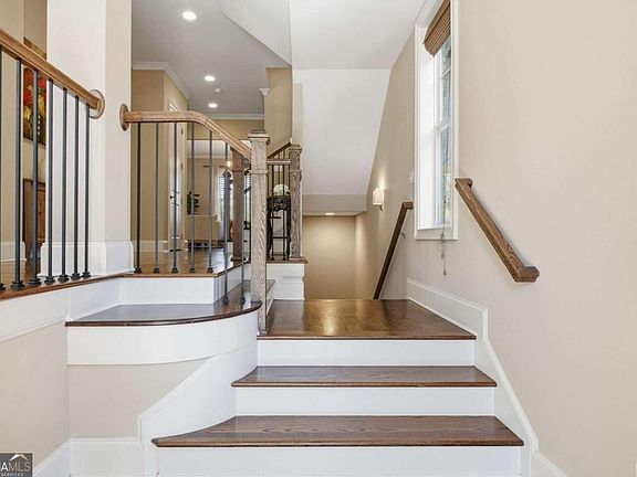 5th image of 2085 Bellrick Rd NW