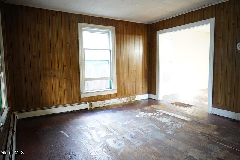 4th image of 130 York Avenue