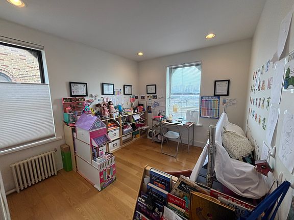 4th image of 5025 Broadway APT 6A