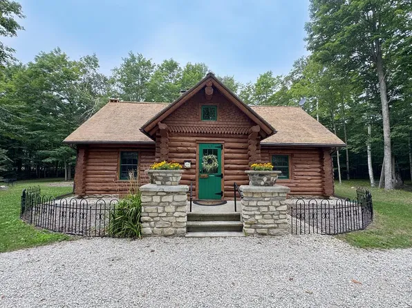 1205 E Side Rd, Washington Island, WI 54246