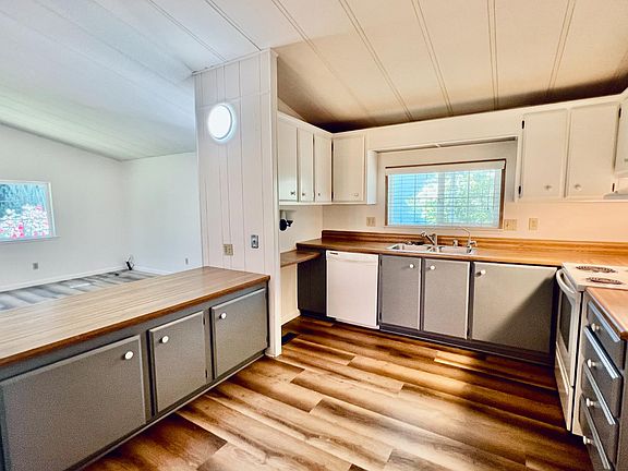 3rd image of 6834 Caywood Ct