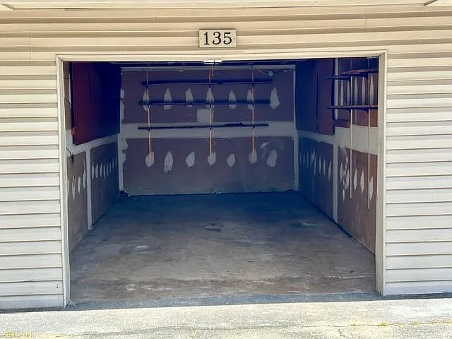 Oversized 1 car garage