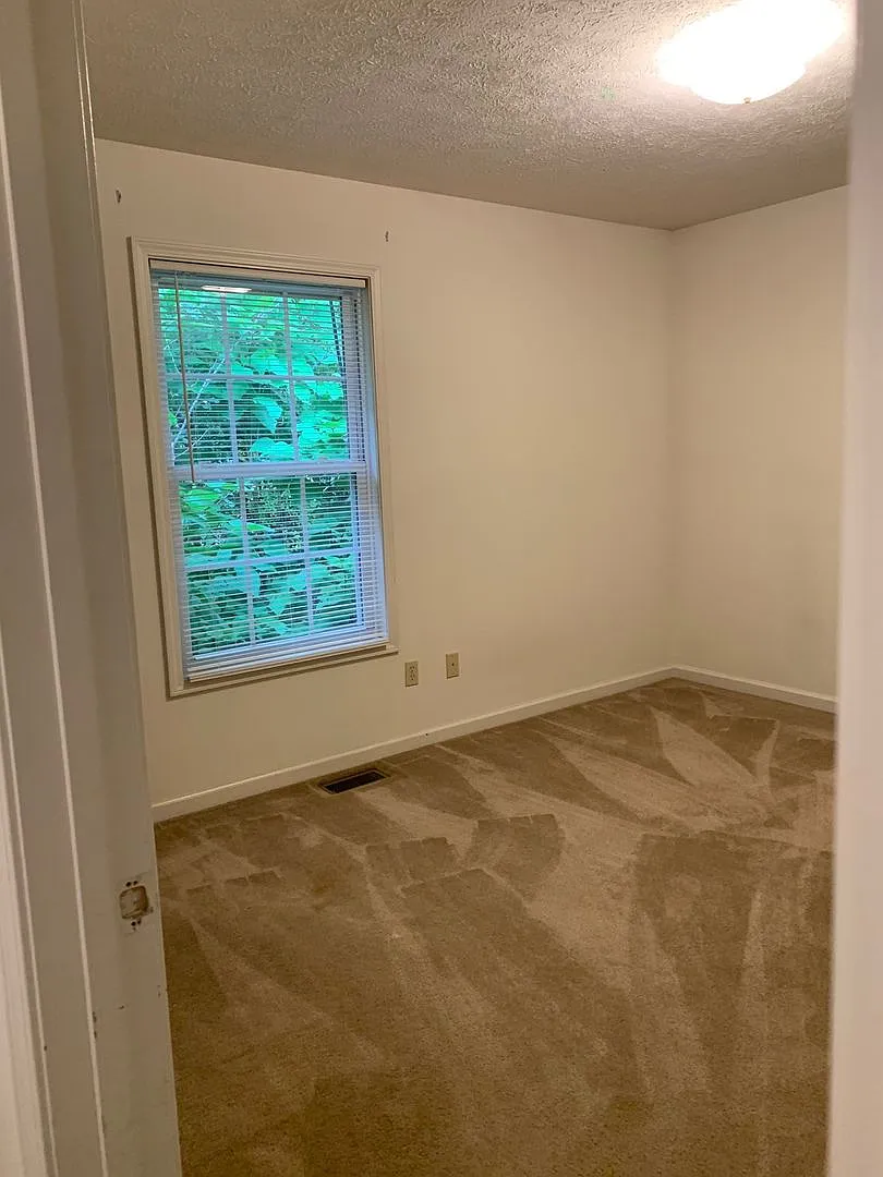 Bedroom 2 Bath Townhouse — Photo 4