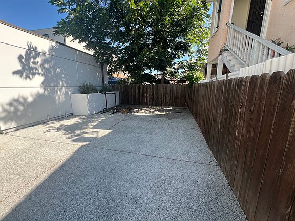 4th image of 1576 W 36th Pl #2