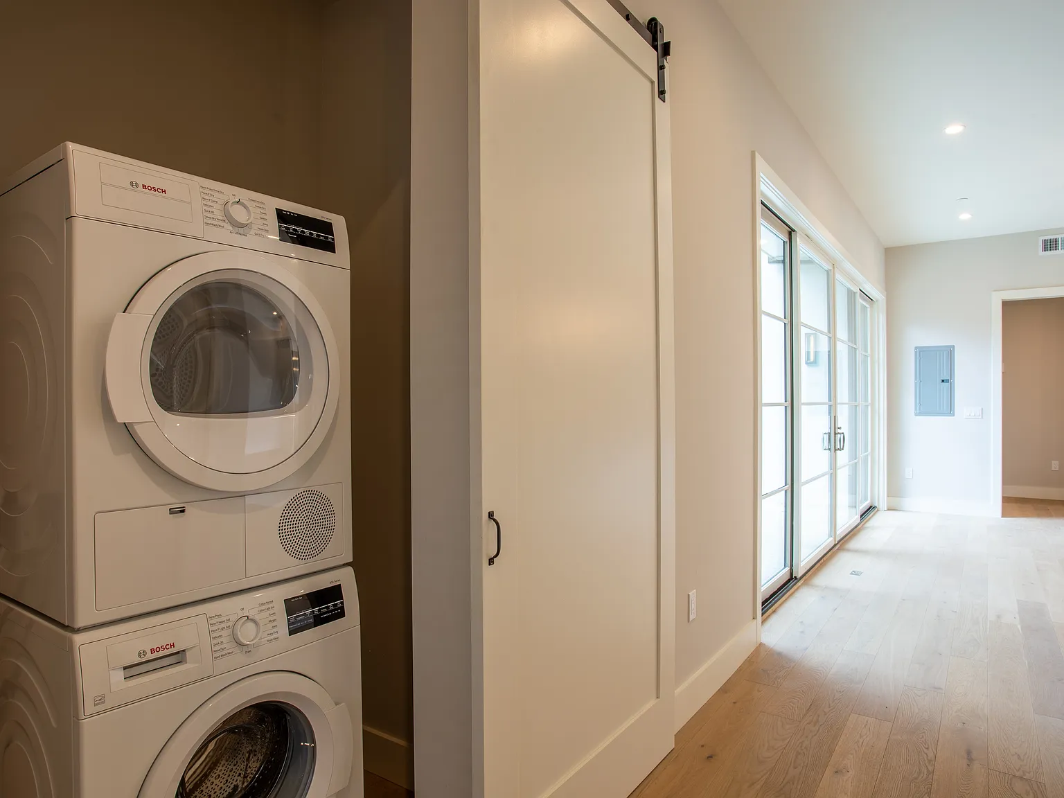 1 bed, 832 sqft, $6,500 — Photo 4