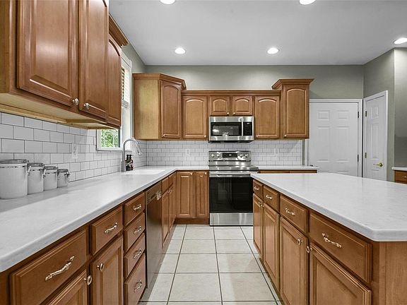 5th image of 1335 Gerber Woods Dr