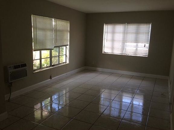 4th image of 8300 Byron Ave APT 1