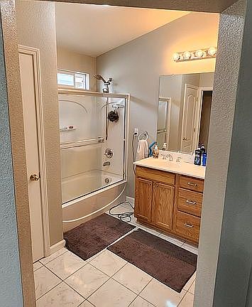 3rd image of 3121 English Oak Cir
