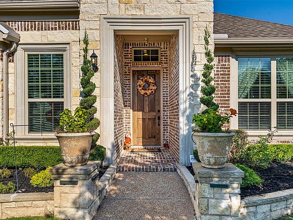 4th image of 2825 Chatswood Dr