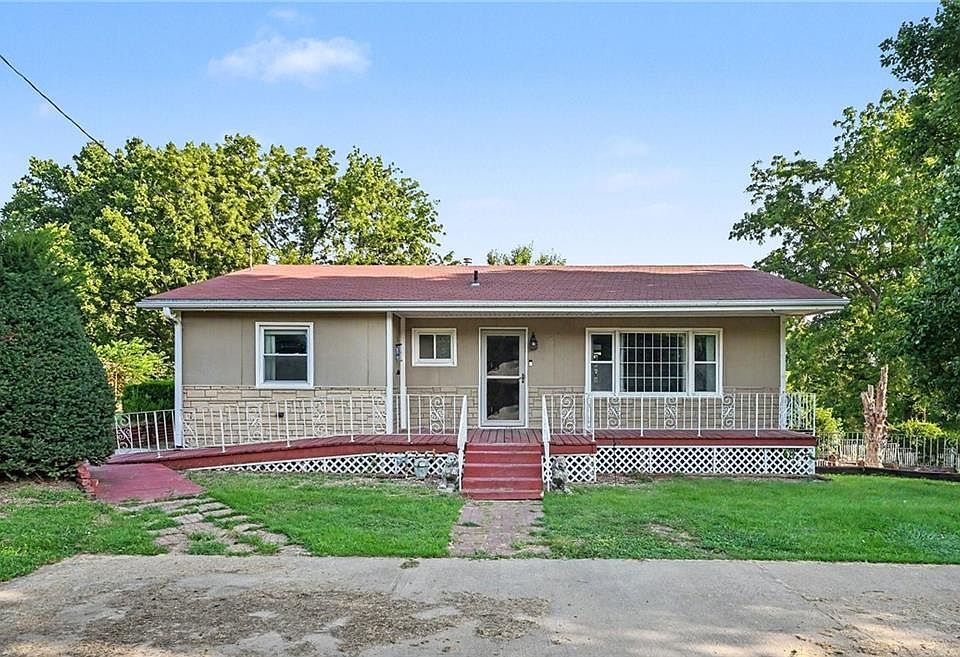 1st image of 2921 Pear St