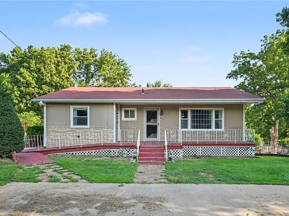 2921 Pear St, Saint Joseph, MO 64503