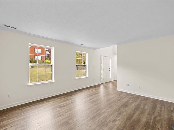 5th image of 422 Barrington Hills Dr