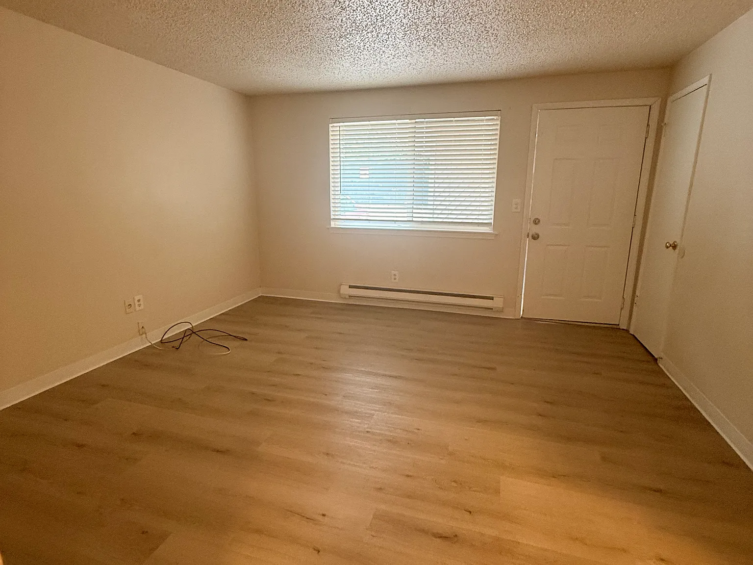 2 bed, 700 sqft, $1,300 — Photo 4