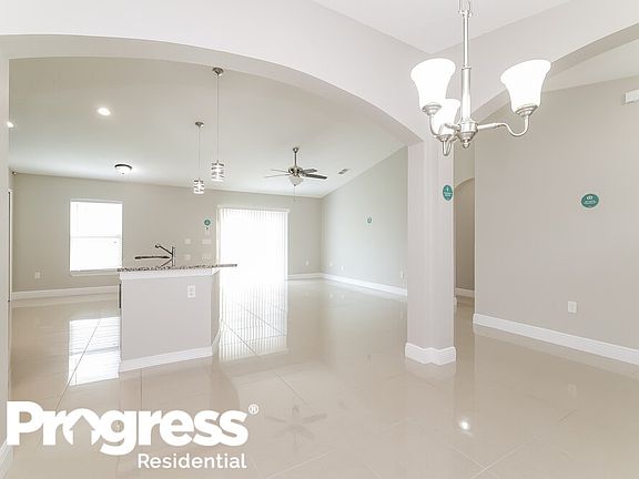 5th image of 204 E Aster Ct