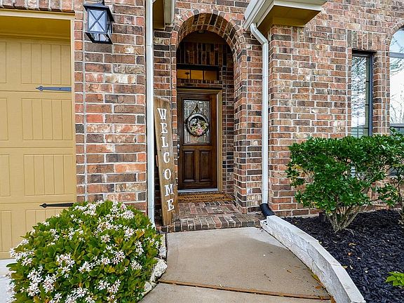 Attractive entry into this lovely one story home.
