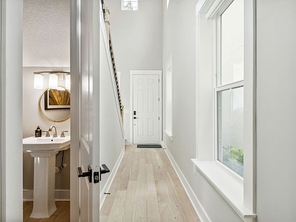 3rd image of 96285 Queen Palm Way