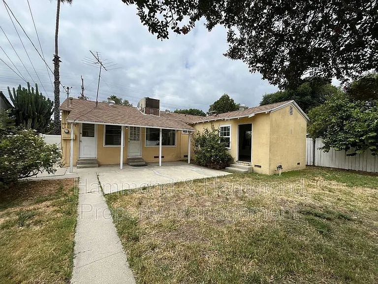 18003 Saticoy St — Photo 26
