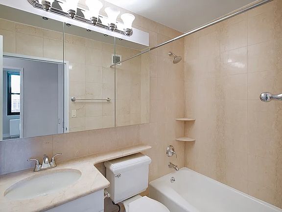 5th image of 155 E 31st St #W10j