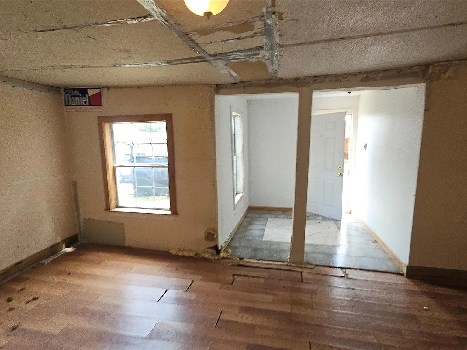 6 bed, 5.0 bath, 2403 sqft, $1,699 — Photo 2