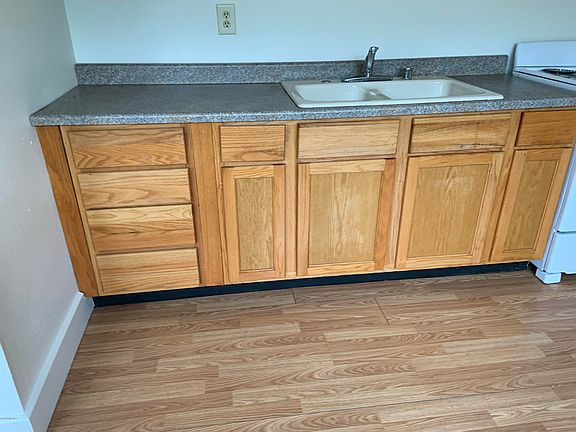 4th image of 840 E Elm St Unit 2