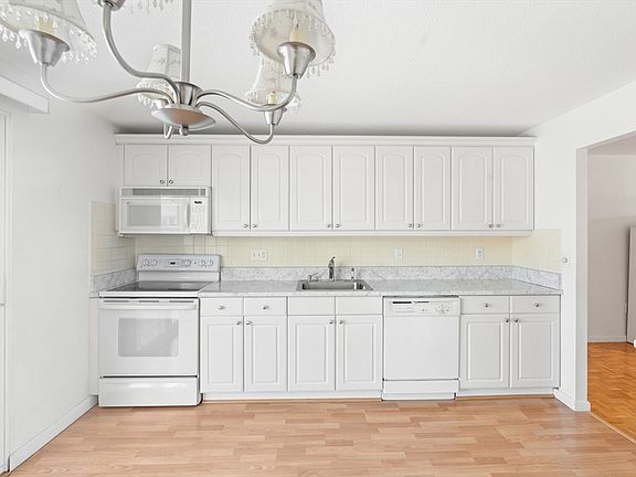 4th image of 20 Washington Park Dr #4