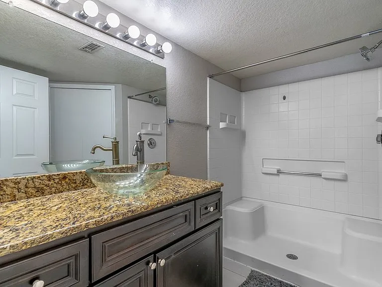 5124 Park Central Dr #517 — Photo 18