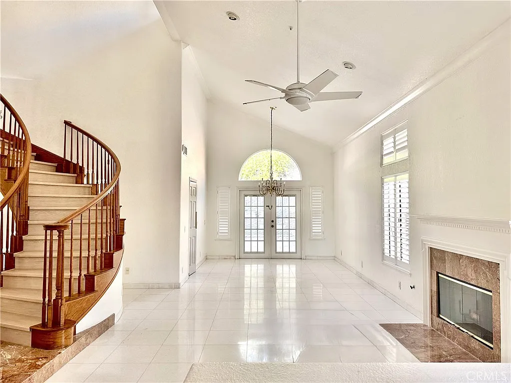 4 bed, 2984 sqft, $7,000 — Photo 2