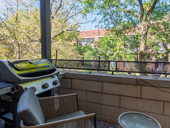 4th image of 2251 W Wabansia Ave APT 305