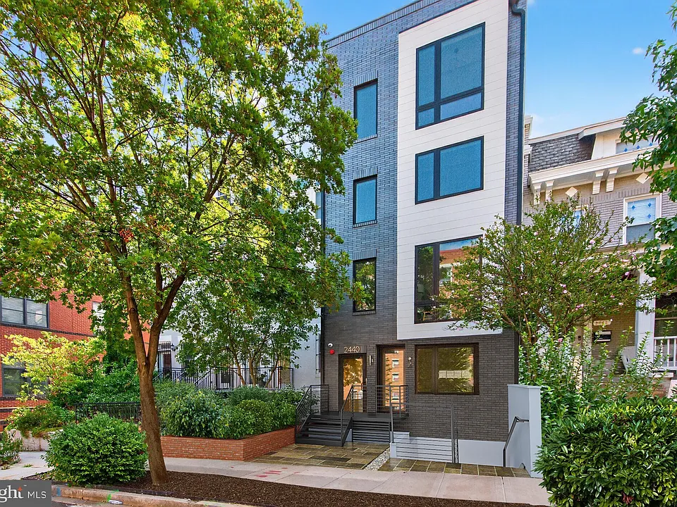 2440 Ontario Rd NW