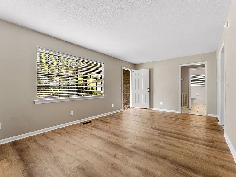 7166 Holland Ln — Photo 7