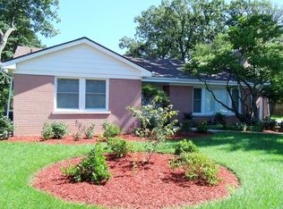 385 Sumac Rd, Highland Park, IL 60035