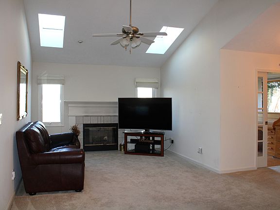 4th image of 692 Stonemill Dr