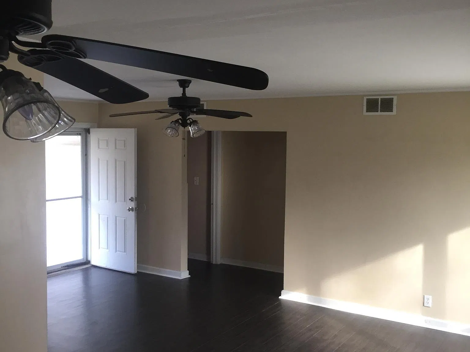 3 bed, 1043 sqft, $1,495 — Photo 3
