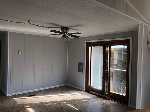 3rd image of 304 N Westland Dr