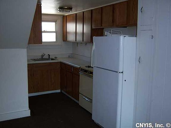 5th image of 136 E Seneca Tpke