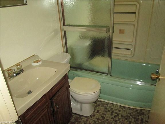 4th image of 2395 Montgomery Ave NW