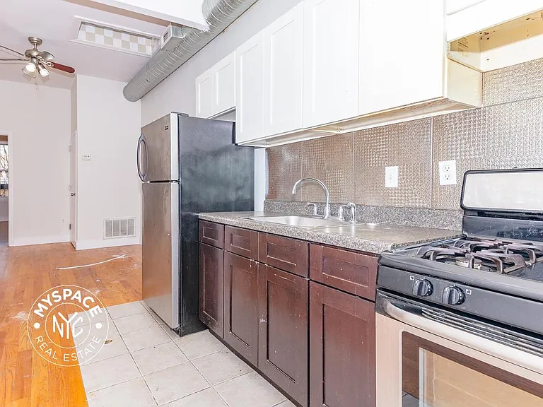 828 Halsey St #3A — Photo 9