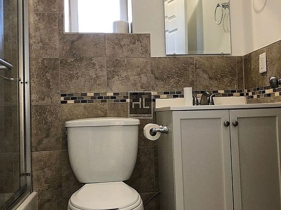 5th image of 2807 8th St APT 2