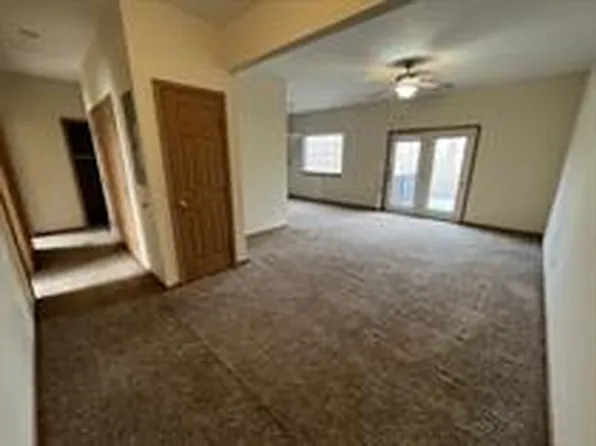 1196 Pebblecreek Dr #B, Warrensburg, MO 64093