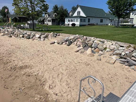 5th image of 8579 Bayview Rd