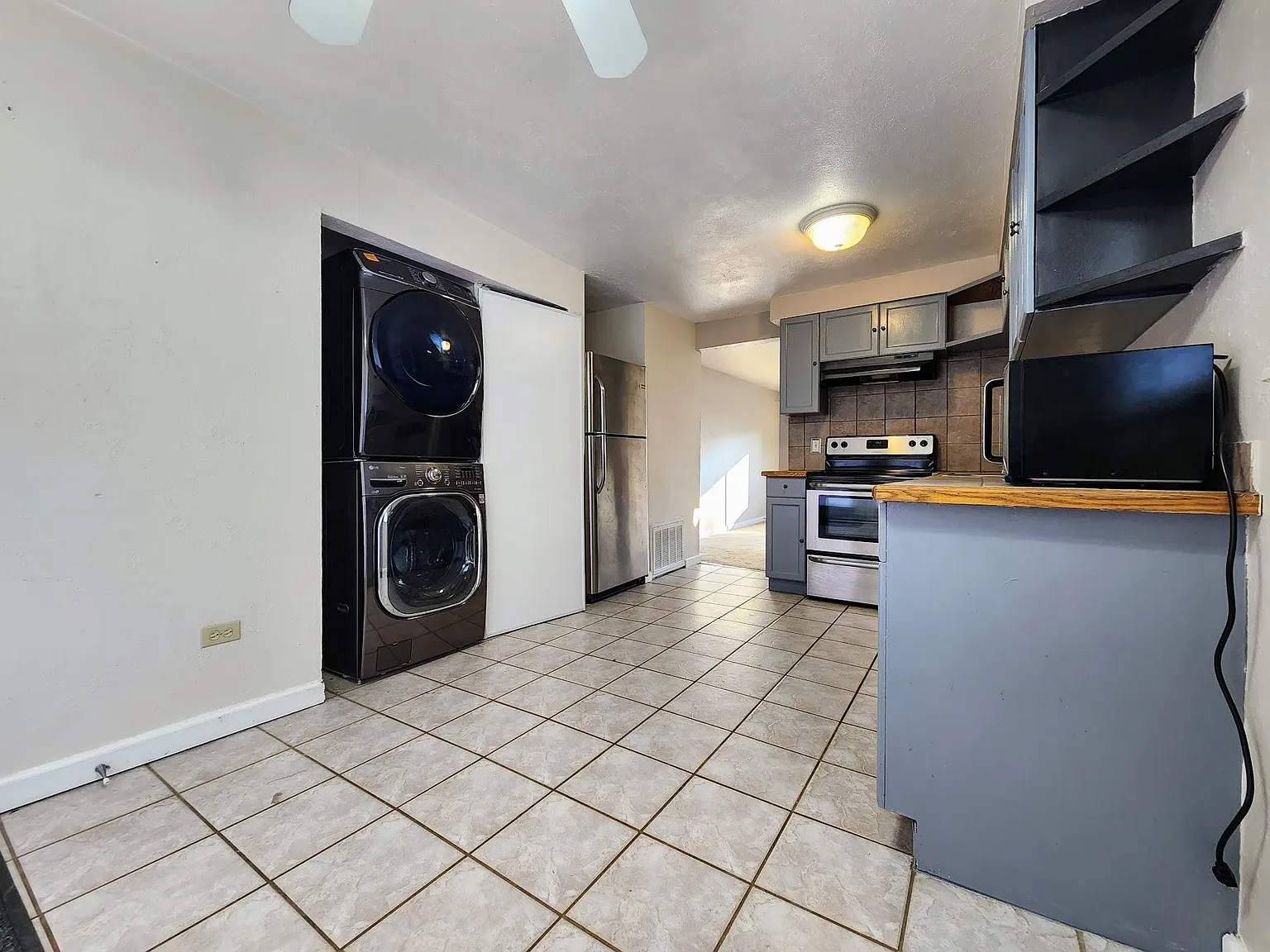 2 bed, 835 sqft, $1,700 — Photo 3