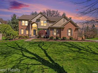 9950 Pebble Creek Ct, Davisburg, MI 48350